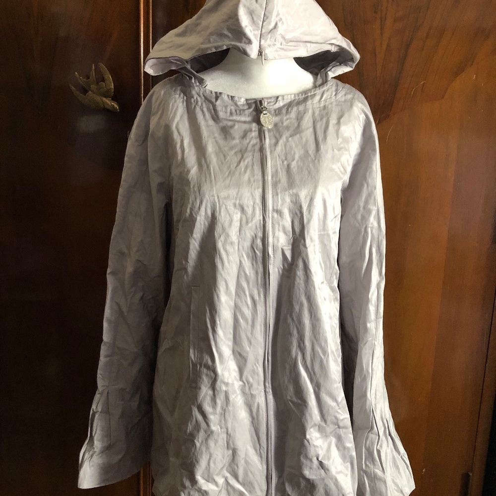 Elie Tahari raincoat